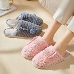 Chaussons d'intérieur chauds et résistants pour femme, en coton, motif cerf de dessin animé, mignons, pour la maison, fourrés, été-automne, avec coussin - Product Image 2