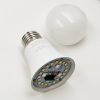 Ampoule LED 7W, lumière ambiante RGB à intensité variable, contrôlée par application mobile.