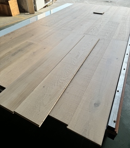 Suelo de Madera de Roble Real Fabricado con Tablas Anchas, Color Natural, Superficie Rústica, Marcas de Aserrado, Acabado Cepillado, Suelo de Madera de 3 Capas para el Hogar - Product Image 3