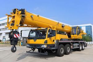 رافعة متنقلة عالية الثبات TC700C5 بمسافة بين الأرجل 7.8*6.275 متر ودوران 360 درجة °   سرعة رفع تصل إلى 130 متر/دقيقة - Product Image 2