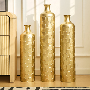 Ensemble de 3 vases décoratifs en métal doré pour la maison, grandes dimensions, 25,2 pouces, 29,33 pouces, 34,25 pouces - Product Image 1