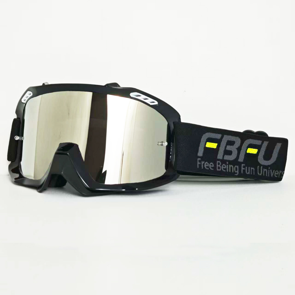 Gafas plateadas con montura negra.