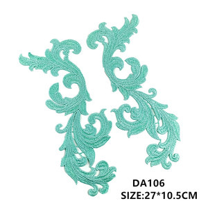 Paire de miroirs en dentelle guipure florale bleu Tiffany avec appliques miroir vert sauge pour pinces à cheveux faites à la main, accents de vêtements et artisanat de journalisation - Product Image 1