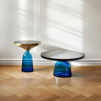 Table basse moderne de style nordique avec plateau en pierre frittée et base en verre pour salon