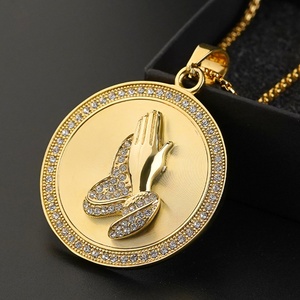 Colliers pendentifs main en prière en acier inoxydable plaqué or 18 carats avec pavé de cristaux, accessoires pour la fabrication de bijoux pour fournisseurs - Product Image 1