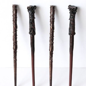 Nouvelle arrivée : baguette magique pour Halloween, accessoire de cosplay, bâton de sorcier en plastique lumineux pour jeux de rôle et fêtes - Product Image 3