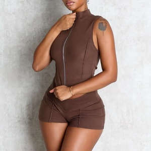 Ensemble 2 pièces personnalisé pour femme : débardeur court zippé classique d'été et short taille haute ajusté sans manches - Product Image 3