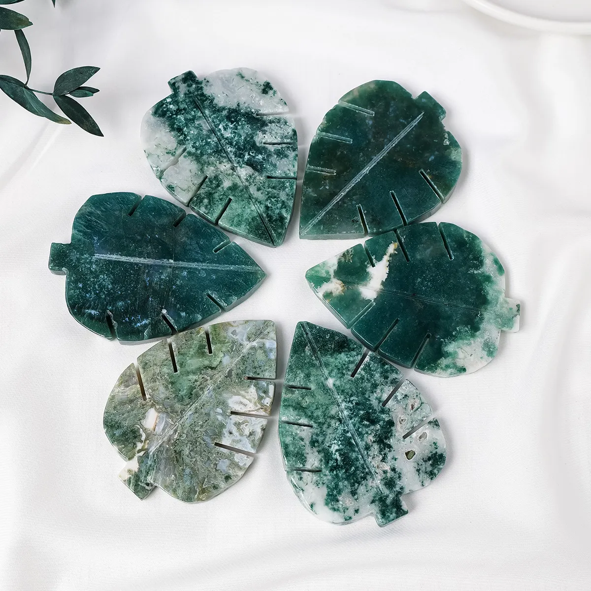 สินค้าใหม่มือแกะสลักHealing BulkหินคริสตัลหัตถกรรมMoss Agate Leafสําหรับตกแต่ง