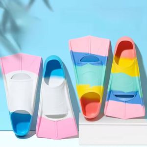 Nuove Pinne Corte Interamente in Silicone per Bambini per il Nuoto Libero e Attrezzatura Subacquea Leggera per Adulti - Product Image 2