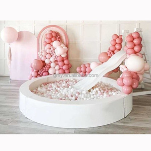 Équipement de location pour fête d'enfants, grand cercle de fleurs en mousse, aire de jeux douce pour tout-petits, piscine à balles blanche avec toboggan simple - Product Image 6