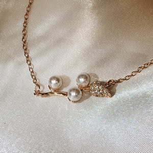 Collana con Ciondolo Stile Perla Rosa per Donne, Catena con Charm Floreale, Gioielli alla Moda per Uso Quotidiano, Regalo - Product Image 3