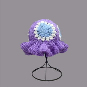 Y2k แรฟเฟอร์กลวงออกสำหรับฤดูหนาวหมวกบีนนี่ลายดอกไม้สีม่วงสำหรับผู้หญิงหมวกถักโครเชต์มีระบายทำด้วยมือ - Product Image 5
