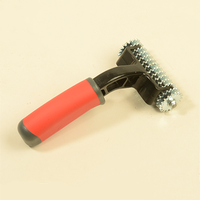 Rouleau à joint pour tapis John Tools 8601 avec roues étoilées, poignée en caoutchouc souple bicolore, rouleau à joint pour tapis à pointes