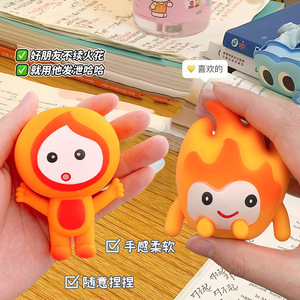 Juguetes de descompresión de oficina de hombre de fuego pequeño con sonido, populares en internet, figuras de hombre de fuego pequeñas, adornos y regalos al por mayor - Product Image 4
