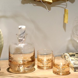 Un juego de olla y dos vasos de vino nacional. - Product Image 5