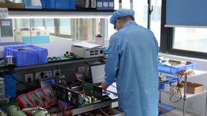 Trifásico <span class=keywords><strong>2</strong></span>/5 MA Programable AC Constante 400Hz 115V 1% Precisión Triple Salidas independientes Fuente de alimentación industrial - Product Image 6