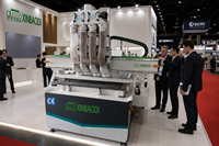 Máquina de Carpintería CNC de Alta Velocidad de 4 Ejes con Múltiples Cabezales y Tres Procesos, Bomba de Motor, Control PLC, Alta Productividad y Ecológica