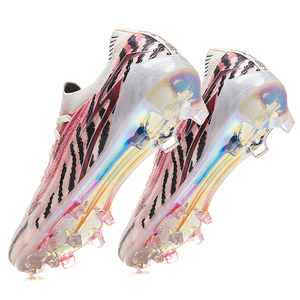 Nuevos zapatos <span class=keywords><strong>de</strong></span> fútbol <span class=keywords><strong>de</strong></span> Punta larga <span class=keywords><strong>de</strong></span> <span class=keywords><strong>alta</strong></span> calidad para entrenamiento deportivo <span class=keywords><strong>botas</strong></span> <span class=keywords><strong>de</strong></span> fútbol <span class=keywords><strong>de</strong></span> <span class=keywords><strong>gama</strong></span> <span class=keywords><strong>alta</strong></span> personalizables chapadas en oro - Product Image 1