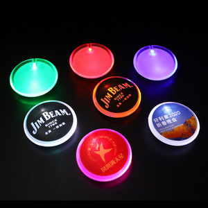 Stampa Logo personalizzata lampeggiante con spille a LED distintivi con nome per feste per concerti forniture di laurea di San Valentino - Product Image 2