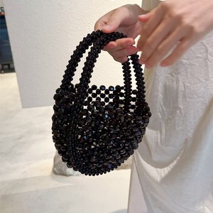 Sac à main semi-circulaire en métal argenté brillant, tissé à la main, orné de perles, style féerique haut de gamme français, fermeture ouverte, sans tanjings - Product Image 4