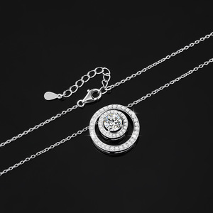 Pronto per la Spedizione <span class=keywords><strong>Collana</strong></span> con Pendente in Argento Sterling S925 Unisex con Doppio <span class=keywords><strong>Anello</strong></span> Incastonato con Moissanite Blu da 1 Carato per Uomini e Donne - Product Image 4