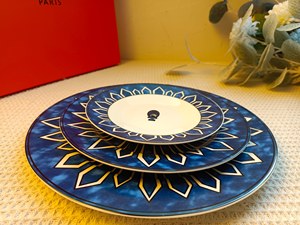 Juego de 3 platos de porcelana fina con estampado geométrico azul y blanco para servir, decoración para cenas y fiestas en el hogar. - Product Image 4