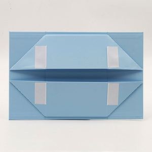 Caja de Regalo Plegable de Lujo Personalizada en Azul Claro con Cierre Magnético - Product Image 4