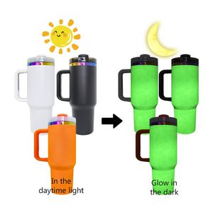 Gobelet 40 oz phosphorescent arc-en-ciel plaqué blanc, noir et orange avec poignée et paille - Product Image 2