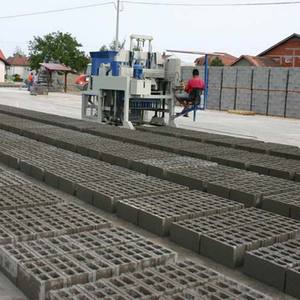 Máquina de fabricación de ladrillos de hormigón FL10-15 totalmente automática, sin placa de soporte móvil, con opción de personalización para exportación. - Product Image 3