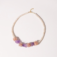 Collier décoratif en forme de boule de fleurs d'améthyste Collier d'amas de fleurs en perles d'eau douce naturelles perlées à la main