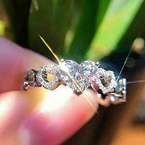 Anello di Fidanzamento F762 per Donna con Diamante Naturale Taglio a Cuore, Stile Romantico, Fascia in Argento, Equivalente a 1 Carato - Product Image 3