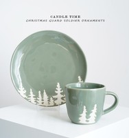 Tasse en céramique à motif de plantes de Noël vertes (350 ml) Assiette à dessert ronde de 8 pouces Design nordique Ensemble de vaisselle festive