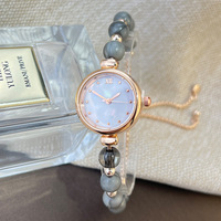 Montre à Quartz de luxe légère pour femme petit cadran en verre réglable nouveau Bracelet de perles Style transfrontalier
