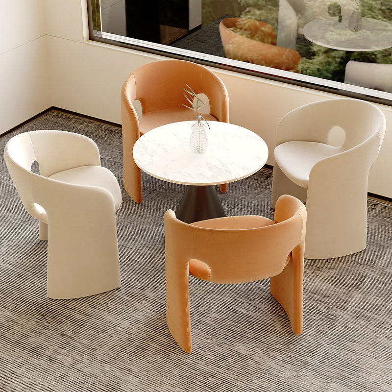 A round table with four chairs, 80 cm in diameter.