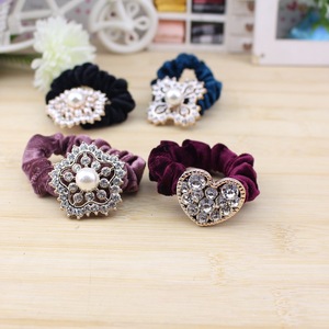 Chouchous en velours avec décorations en strass et perles pour femmes, élastiques à cheveux décontractés, couleurs variées, tissu très élastique - Product Image 1