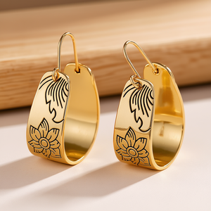 Orecchini a cerchio dorati E4480 per donna, design floreale vintage, gioielli in lega di zinco, orecchini alla moda placcati oro - Product Image 2