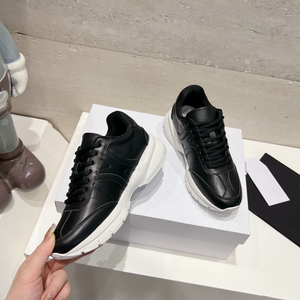 Baskets de marche classiques à lacets noires pour femmes - Tige en cuir véritable, semelle extérieure en caoutchouc, amorti confortable, tendance mode - Product Image 1