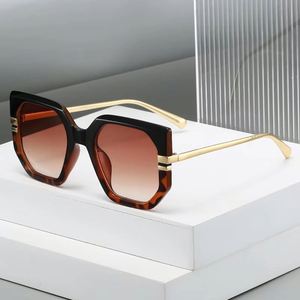 Gafas de Sol Cuadradas Extra Grandes de Aleación con Logotipo Personalizado 2025, Lentes Transparentes con Degradado Oceánico Retro, Protección UV400 para Hombre y Mujer - Product Image 2