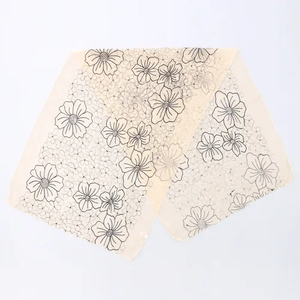 Bufanda de mujer de fibra de poliéster, bufanda bordada con diseño floral, ligera y clásica. - Product Image 4