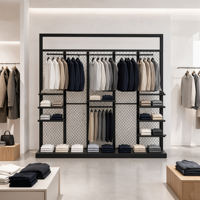 Étagère murale en treillis métallique pour vêtements, avec étagères cantilever et cadre lumineux supérieur, sur mesure