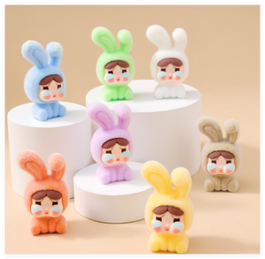 Miniatura di bambola che piange, colorata e floccata, con coniglietto 3D, ciondolo per bambini, sorpresa in sacchetto portafortuna. - Product Image 4