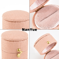 Boîte à bagues ovale en lin personnalisée avec insert en velours et couvercle rabattable pour emballage de bijoux, idéale pour les fiançailles, les mariages et les propositions de mariage