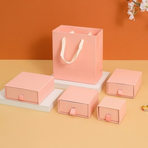 Caja de Embalaje <span class=keywords><strong>para</strong></span> Collares a <span class=keywords><strong>Precio</strong></span> de Fábrica, Caja <span class=keywords><strong>para</strong></span> Joyería con Almohadilla de Espuma y Tapa Transparente <span class=keywords><strong>para</strong></span> Collares de Perlas - Product Image 1