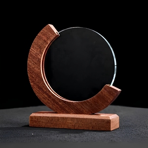 Trofeo Rotondo in Cristallo K9 con Base in Legno Massello, Personalizzabile con Incisione Laser, Premio Ecologico per Riconoscimenti - Product Image 1
