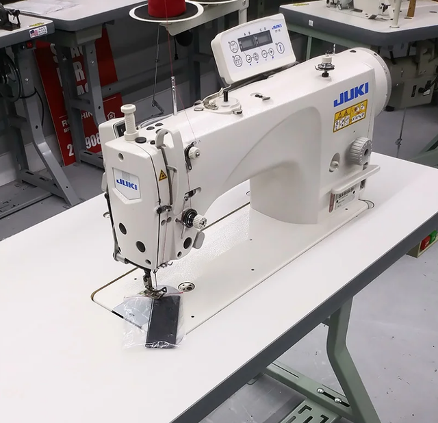 High-Speed Needle Feed Lockstitch Industrial Sewing Machine With Table and Servo Motor JUKI DLN-9010A-SH