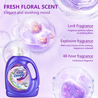 Détergent Lessive de Haute Qualité 5L en Bouteilles Rouges, Violets et Bleues Grande Capacité, Ingrédients Conçus pour l'Entretien des Vêtements