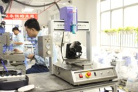Système de distribution d'adhésif programmable CNC à moteur PLC à 5 axes automatique pour PCB/cristaux semi-conducteurs/verre certifié CE