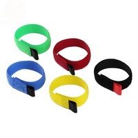 Sangle auto-agrippante réglable de type P avec logo personnalisé, colorée et durable, pour fixation de câbles, avec processus de couture