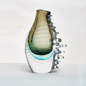 Jarrón de Cristal Art Deco Translúcido Hecho a Mano con Motivo Floral Tallado para Decoración de Mesa de Boda o Bar Mitzvah - Product Image 1