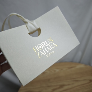 Bolsas de Regalo Pequeñas Personalizadas con Cinta para Empaque, Bolsas de Papel Texturizado con Logotipo Impreso, Bolsas Reciclables Ecológicas - Product Image 1